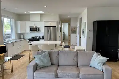 Image de Welcome to Ohana Okanagan! 🏖️\n A 2 b/r private cottage in the Mission