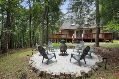 Image de Modern Chalet with Hot Tub, Fire Pit & Mountain Views in Basye, Va