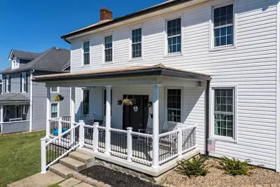Image de Charming home where you can enjoy \"Small Town Living\" close to everything