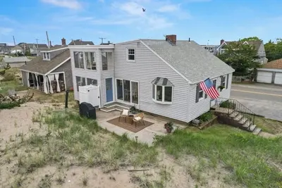 Image de Ocean Views! 4+ bedrooms! Family Friendly! Plum Island!