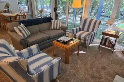 Image de Creek Comfort! Charming sleeps 6 condo in lovely Bellaire. Short drive to skiing