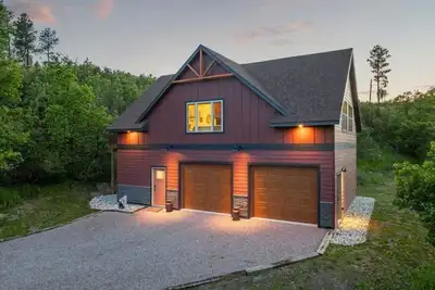 Image de New home on 12 peaceful acres