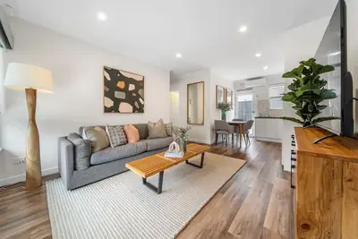 Image de Three Tea House — Relaxed Living in Mile End