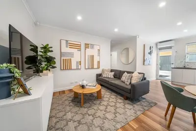 Image de One Tea House—Contemporary Cityside Comfort