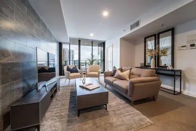 Image de Sky High on Grote - · ★Sky High on Grote★2br Staycation✔Cbd✔Pool✔Gym✔