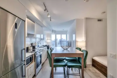 Image de RivetStays | The Jarvis Premier Suite – 1 Bedroom + Den Suite