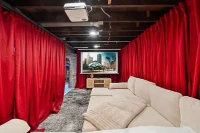 Image de Portage Park, Jacuzzi, Movie Theater, Game Room, Gym, Arcade, Backyard, King Ste