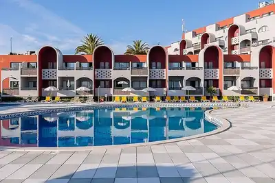Image de Mixed of Modern Comfort and Traditional Charm! 2 Pools, Shuttle, Free Parking!