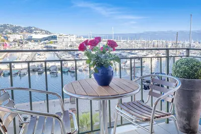 Image de Charming 2-bedroom apartment facing the Old Port of Cannes