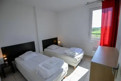 Image de Family-Friendly Unit: Pool, Kitchenette, Scenic Surroundings Near Carcassonne