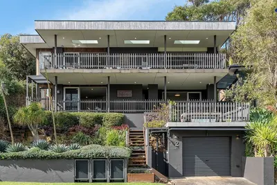 Image de Surf N Turf – split-level fun by the sea with ocean walks, tasty eats & space for all!