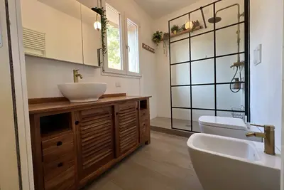 Image de Central Cernobbio with lake and mountain views