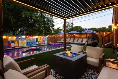 Image de Luxury Downtown Retreat w/ Pool+Hot Tub, 6Bdr