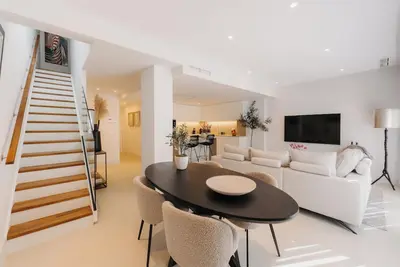 Image de 2 Bedrooms. 2 Bathrooms. Xl Terrace. Private Swimming Pool (203)