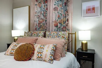 Image de Qc Quarters Quadplex – Where Style, Privacy & Mild Bragging Rights Meet