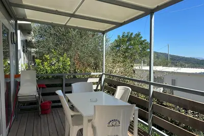 Image de Mobil-home 'Camping Belsito Venere 515' avec piscine partagée, Wi-Fi et climatisation