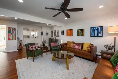 Image de Mid-Century Milton w/Pool, Pool Open May 15!