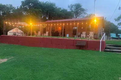 Cozy 2br waterfront lake escape.