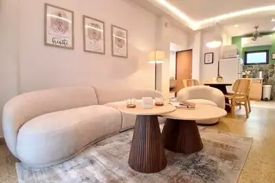 Image de Welcome to Casa Veda Building the perfect place for your group vacation! Equipped w/a Generator & Cistern. A lovely 4 apt building; accommodates up to 24 guests (6 in each apt. Conveniently located in the heart of San Juan.