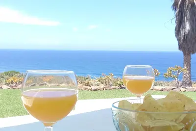 Image de House overlooking the ocean. Las Brujas \"B