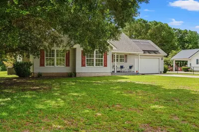Family Retreat w/ Bunk Room & Firepit