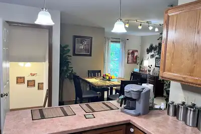 Image de 3-bedroom condo in beautiful Poland with 3 full bathrooms and 1 half bath.