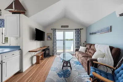 Image de Lakefront Cottage on Winnipesaukee!