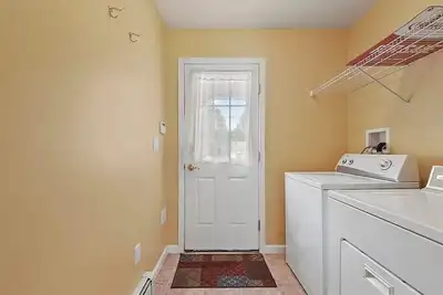 Image de Cape Cod Vacation Home – Walk to Downtown Falmouth