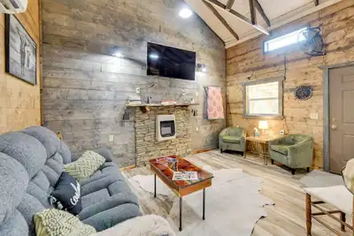 Image de Lake Eufaula Access: Cozy Wood Cabin w/ Yard!