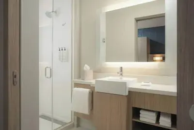 Image de Urban Oasis: Double Queen w/ gym, Pool & Breakfast