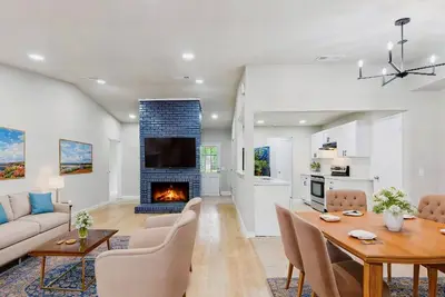 Image de Spacious 5-bedroom house in welcoming Garland with Ac