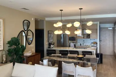 Image de Beachfront apartment, with 2-bedrooms set for 8 adults, fully setup!