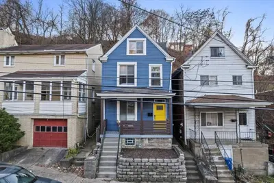 Image de 3-Level Pittsburgh Home with Game Room near Butler Street