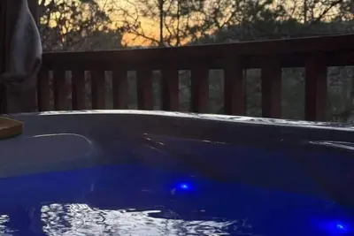 Image de Top the hill and chill!