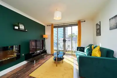 Image de Bright & Modern 2br/2ba Apartment in Birmingham City Centre • Sleeps 6 • Parking