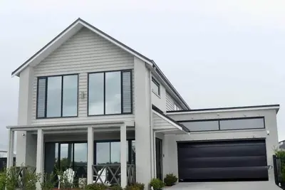 Image de Riverfront Pet Friendly Minimalist Karaka Stay – Close to Motorway