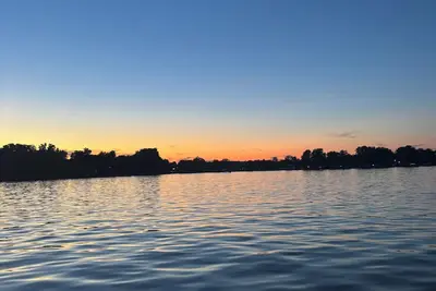 Image de The “Cozy Corner” is a charming 3-bedroom cottage on Lake Witmer in Wolcottville