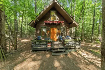 Image de Minimalist Cabin in the wood mins drive to lake