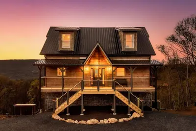 Image de Luxury Getaway, Stunning Views, Hot Tub, Theater