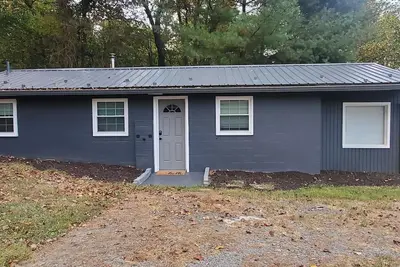 Image de Stone's Throw Cabin moments away from the best of the Laurel Highlands!