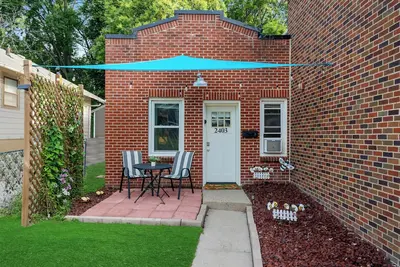 Image de Cozy Cottage Near Downtown Walkable to Dining and Boutique Shopping