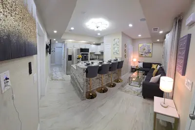 Image de Charming 3-bedroom basement unit in lovely Dacula with Ac.