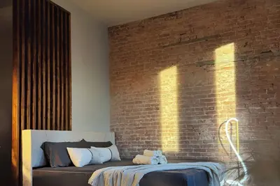 King bed • Free Parking • Central Stay