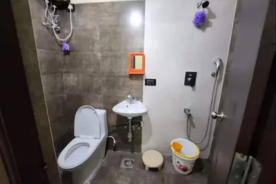 Image de T. Nagar Teynampet, Chennai Soothing building with Ac in vibrant Chennai