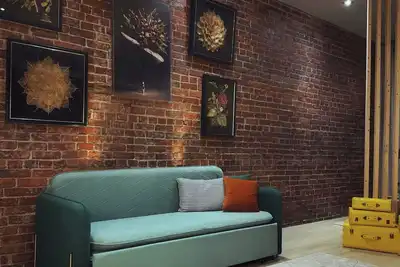 King bed • Free Parking • Hideaway