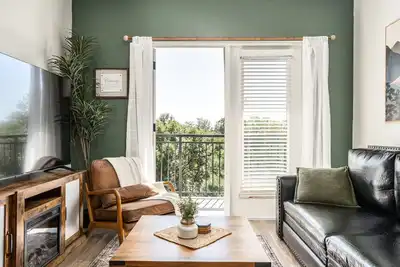 Image de King Beds, Hot Tub, Coffee Bar, Balcony