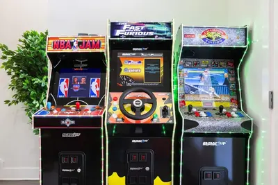 Image de Tranquil Right 8-bedroom house with Game room in vibrant Dallas