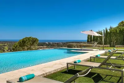 Image de 8 bedroom luxury villa + sea, golf course and mountain views