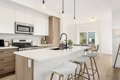 Image de Luxury Townhome • King Bed • Near WinSport & Aspen