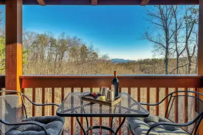 Image de Bear Hugs Hideaway: Hot Tub &  Mountain View